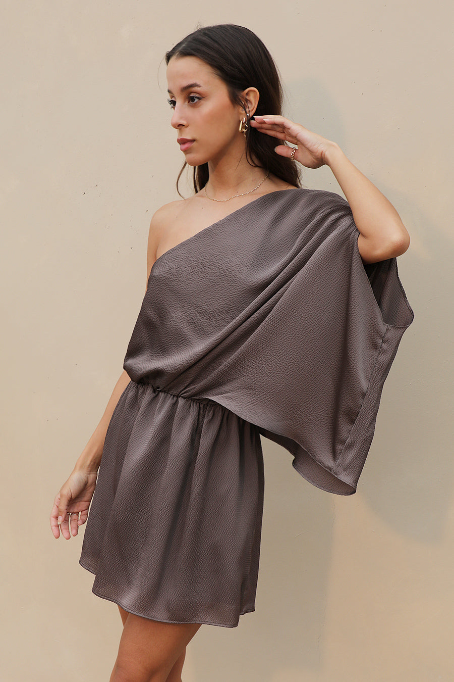grey one sleeve dress MINI YAUSI-Grey fitted, mini dress with asymmetric shoulders and flared bottom paloma wool